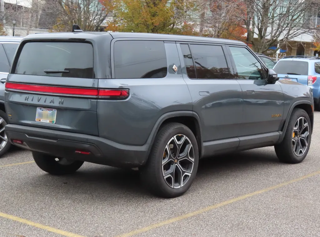 Rivian R1S