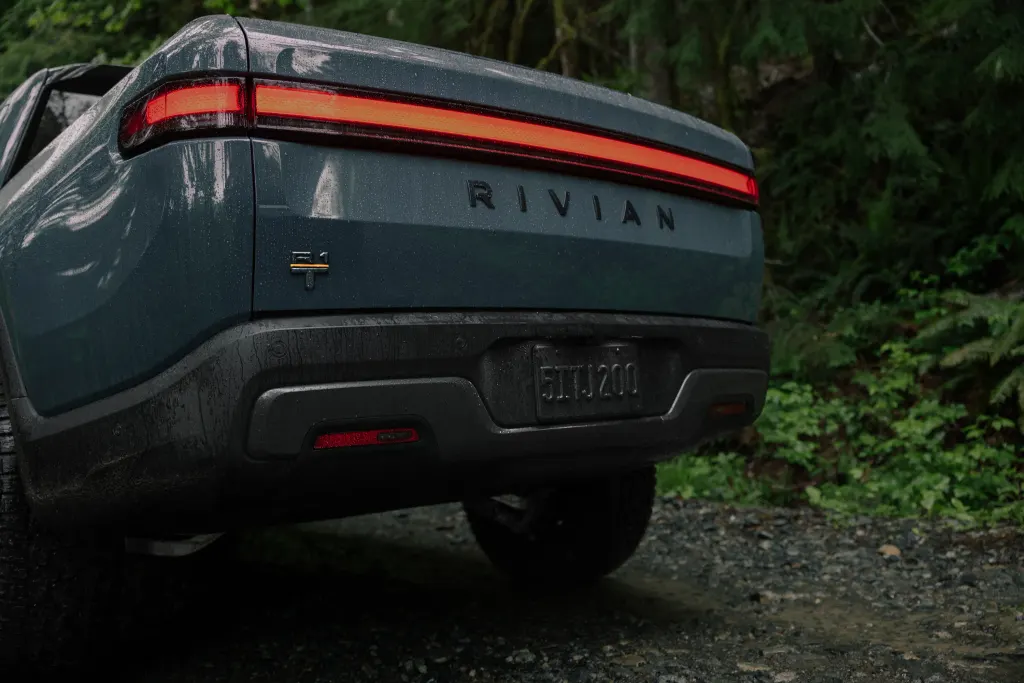 Rivian R1T Dual Max (22in)