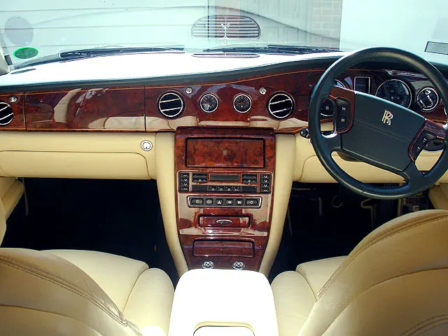 Rolls-Royce Silver Seraph cargo area