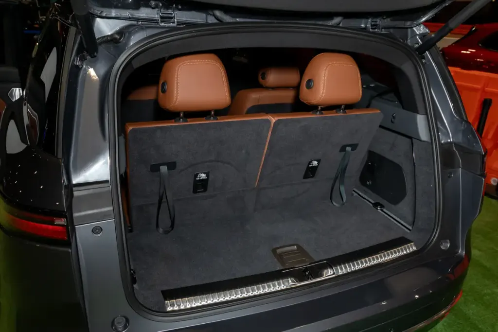 Vinfast VF 9 cargo area