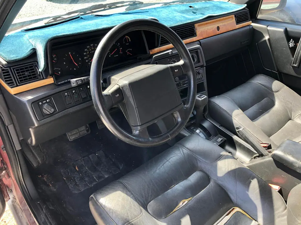 Volvo Coupe cargo area